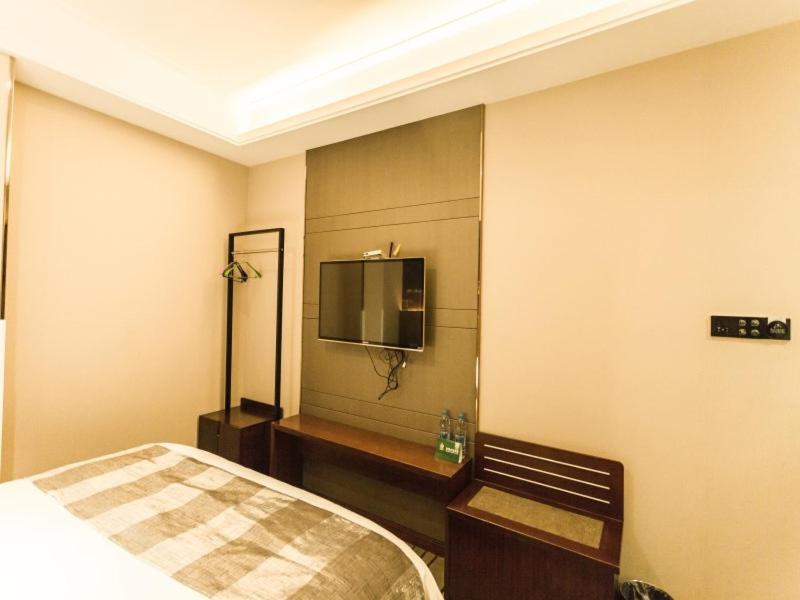 Greentree Alliance Disneyland North Gate Shanghai