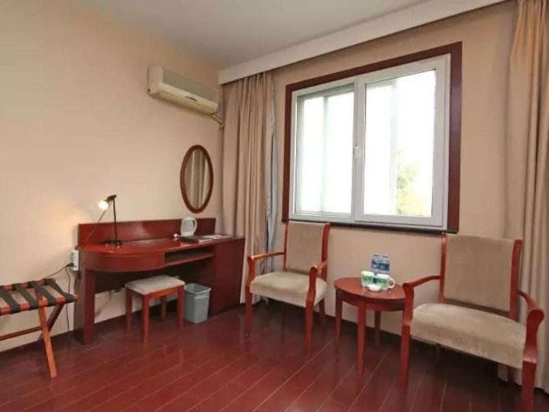 Hotel Greentree Inn Shanghai Jiangwan Town Express Hotel 3*