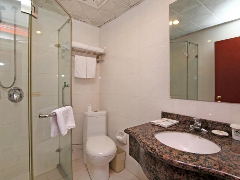 Greentree Changyang Road Jiangpu Park Metro Station Business 3*