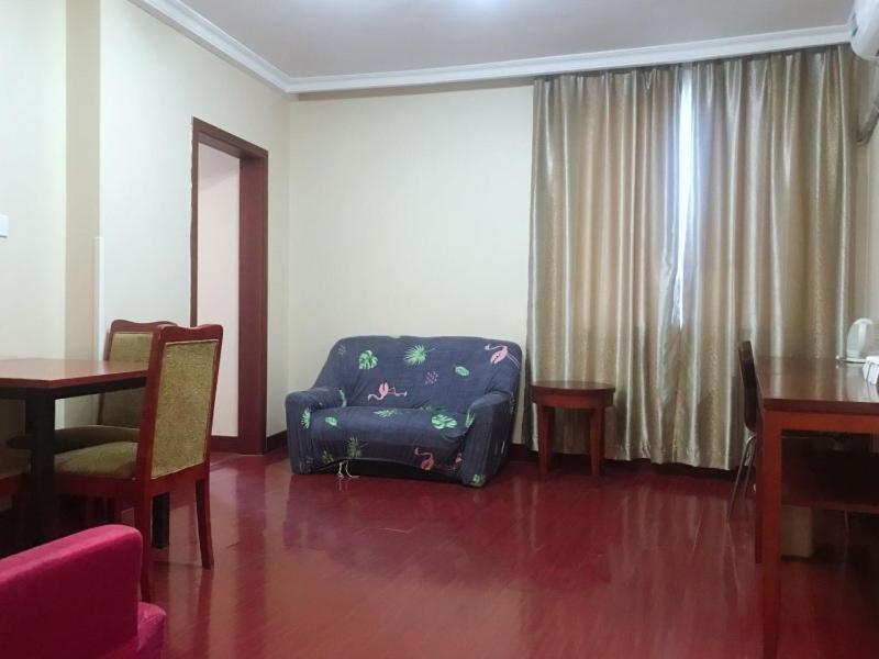 Greentree Changyang Road Jiangpu Park Metro Station Business Hotel