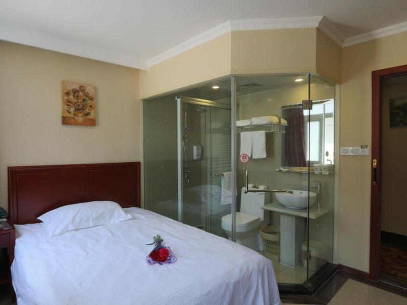 Greentree Pudong Airport Huaxia East Road Railway Station Shell 3* Thượng Hải