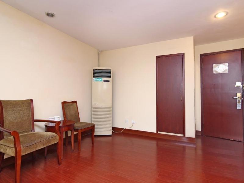 Greentree Changyang Road Jiangpu Park Metro Station Business