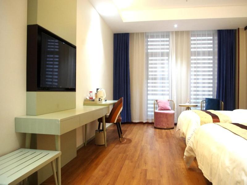 Gya Fengxian New Town Railway Station Jinhai Road 3*