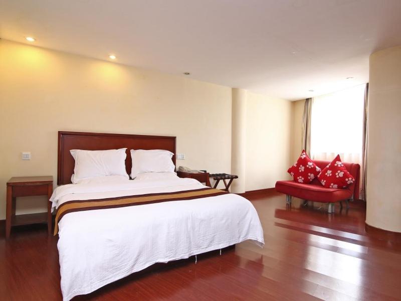 Greentree Changyang Road Jiangpu Park Metro Station Business 3*