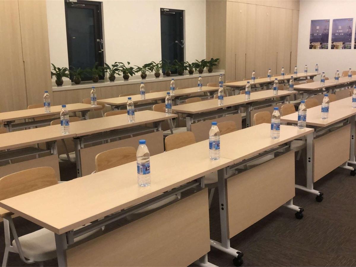 Ibis Hongqiao Transport Hub Qibao Hotel *
