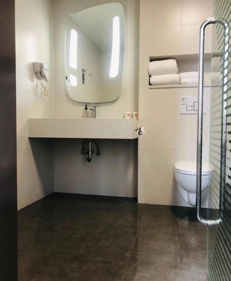 Hotel Ibis Hongqiao Transport Hub Qibao *