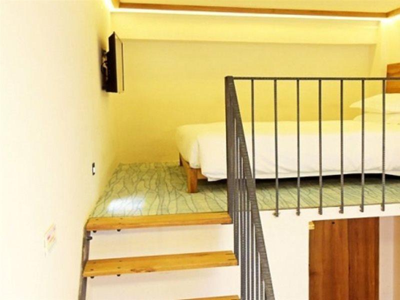 Ramada Encore By Wyndham Pudong Airport Hotel 3*