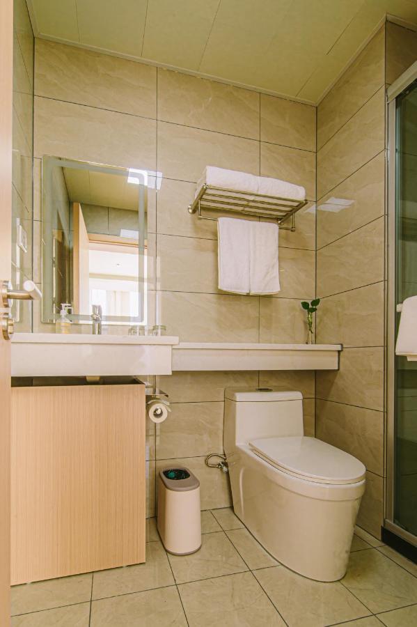 Joyful Yard Hotel-free Shuttle Bus To Pudong Airport And Disneyland 3*