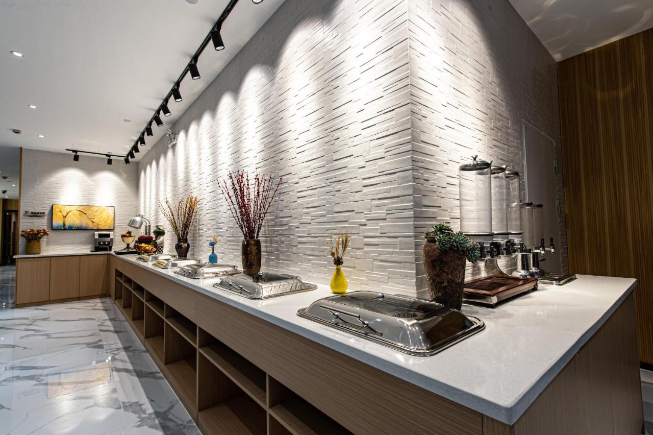 Joyful Yard Hotel-free Shuttle Bus To Pudong Airport And Disneyland Hotel