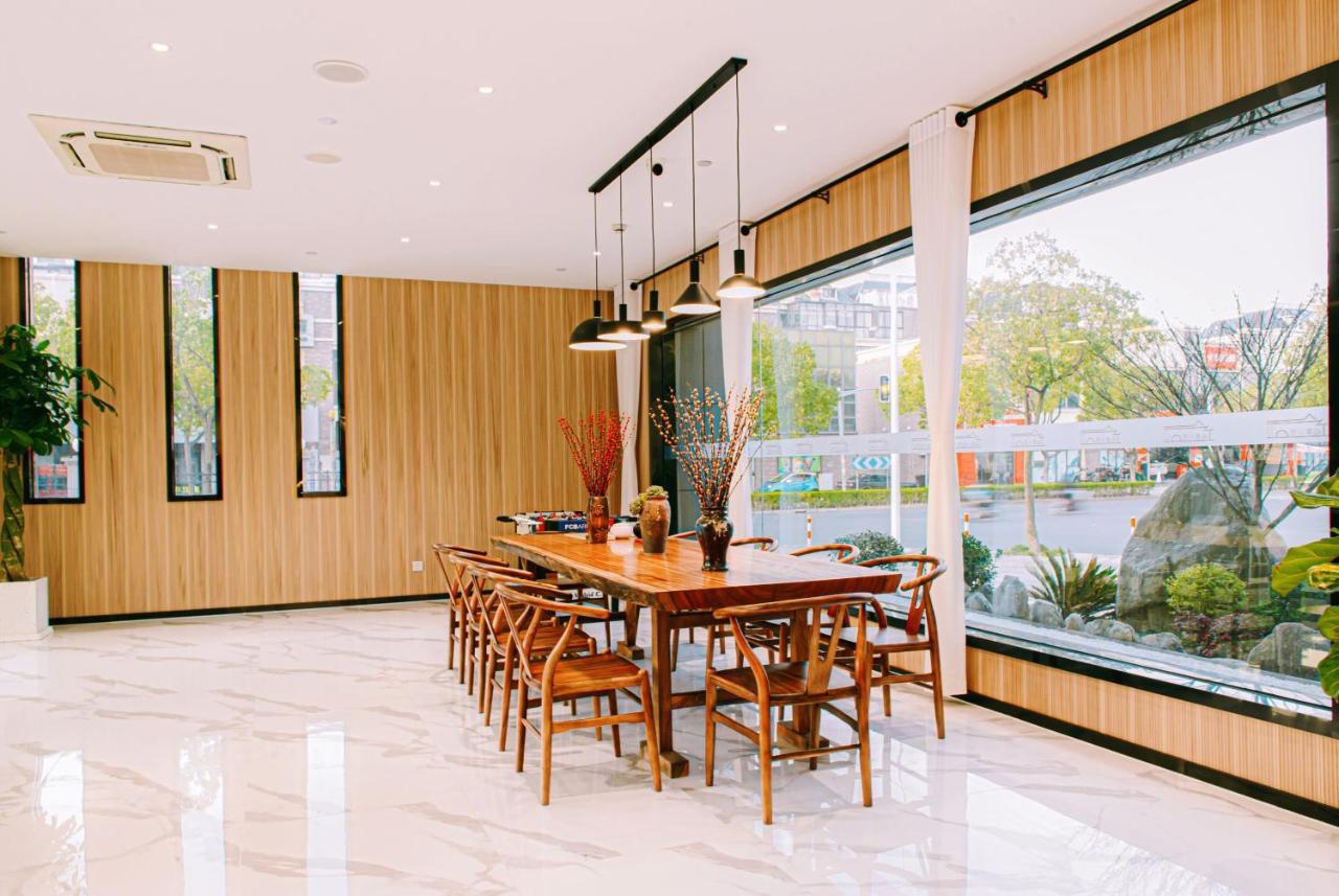 Joyful Yard Hotel-free Shuttle Bus To Pudong Airport And Disneyland Shanghai