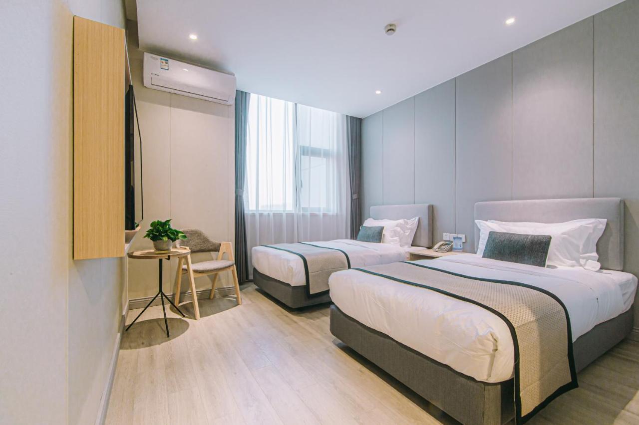 Hotel Joyful Yard Hotel-free Shuttle Bus To Pudong Airport And Disneyland 3*