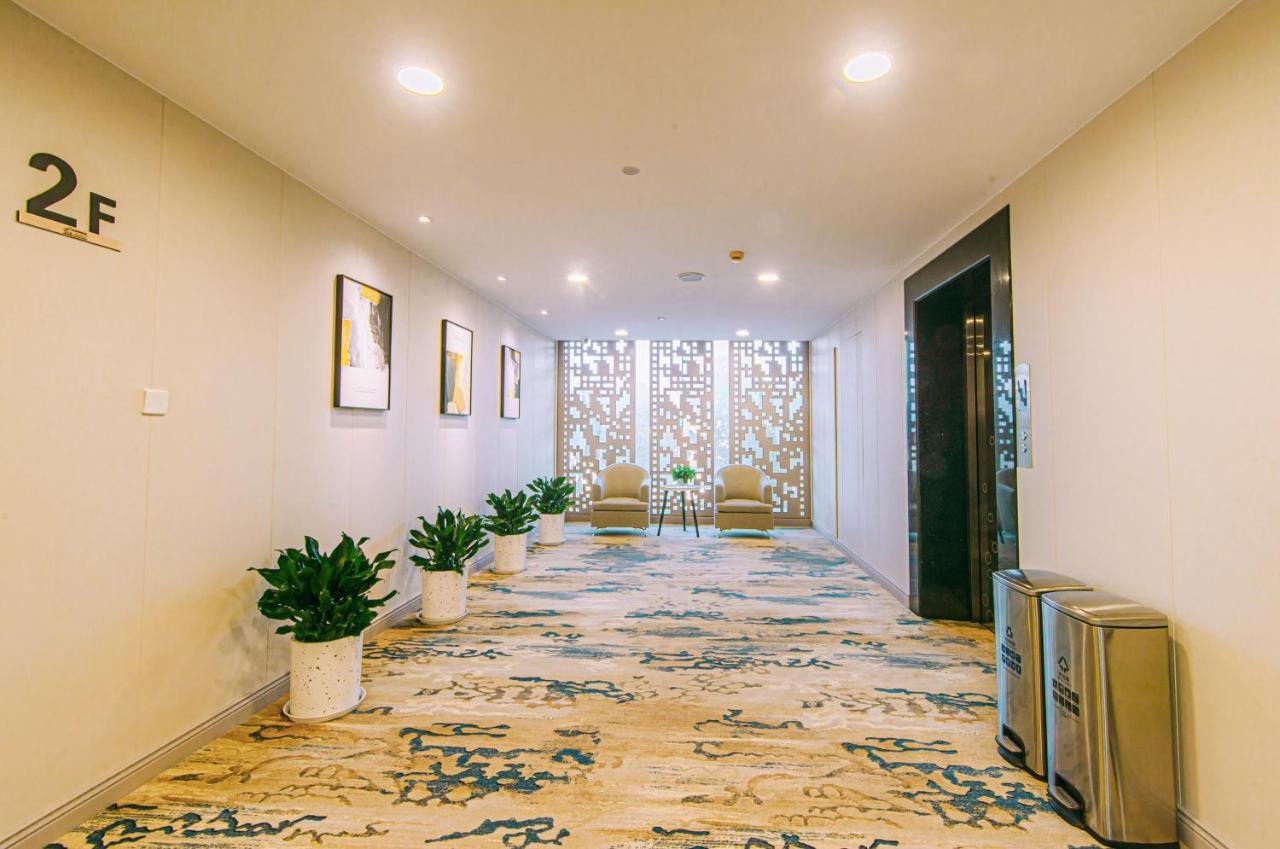 Joyful Yard Hotel-free Shuttle Bus To Pudong Airport And Disneyland Hotel 3*