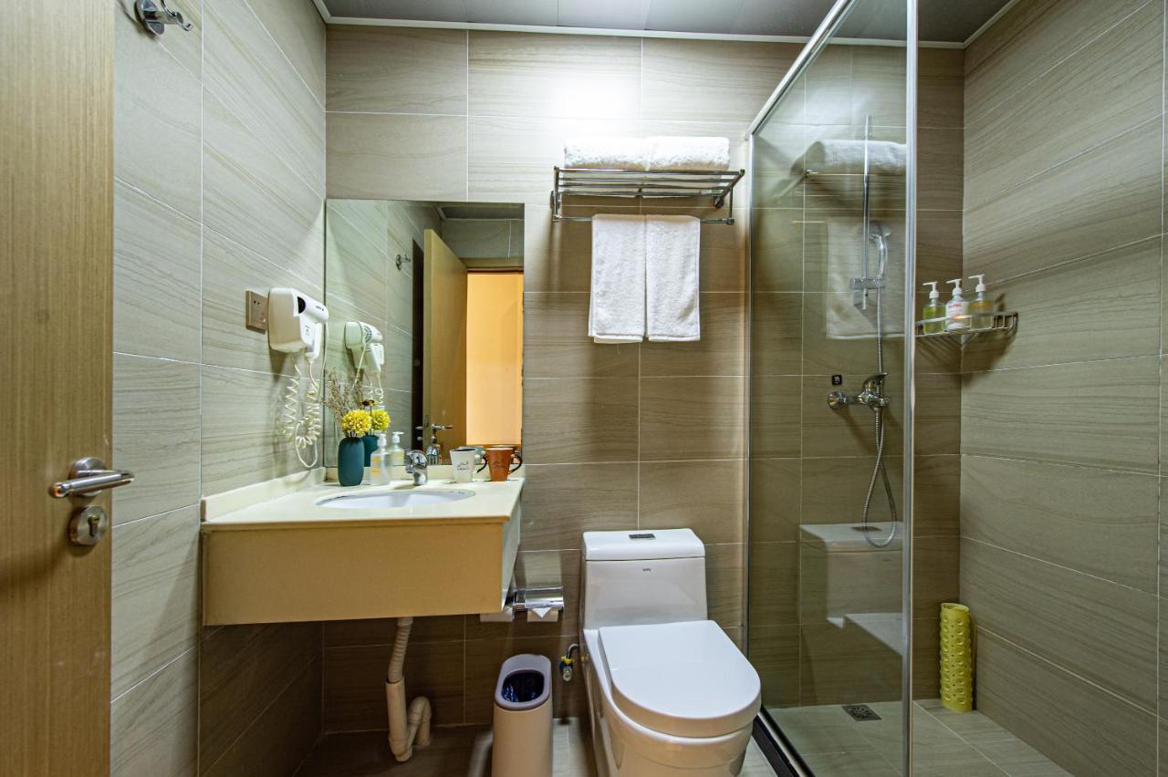 Joyful Yard Hotel-free Shuttle Bus To Pudong Airport And Disneyland Hotel 3*