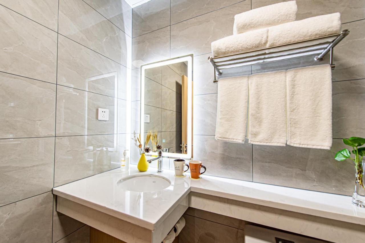 Joyful Yard Hotel-free Shuttle Bus To Pudong Airport And Disneyland 3*