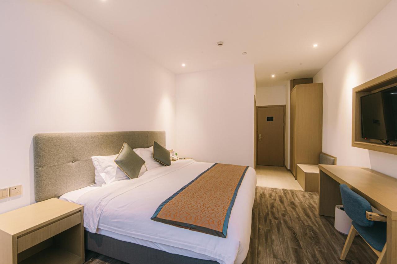 Joyful Yard Hotel-free Shuttle Bus To Pudong Airport And Disneyland Shanghai