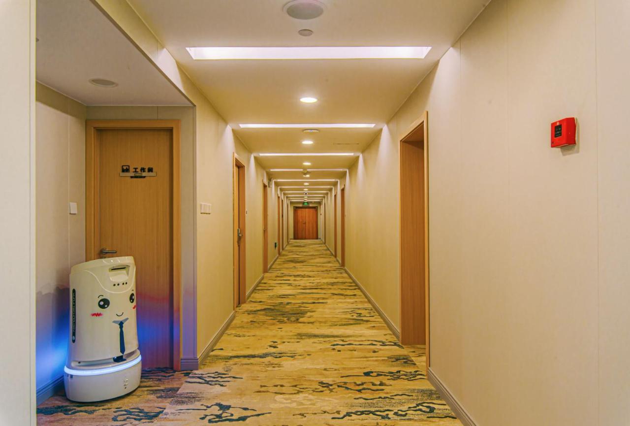 Hotel Joyful Yard Hotel-free Shuttle Bus To Pudong Airport And Disneyland 3*