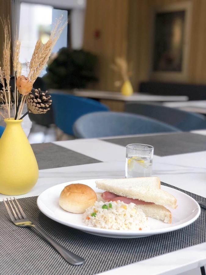 Joyful Yard Hotel-free Shuttle Bus To Pudong Airport And Disneyland 3*