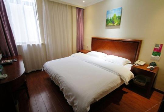Greentree Inn Shanghai Luojing Express Hotel