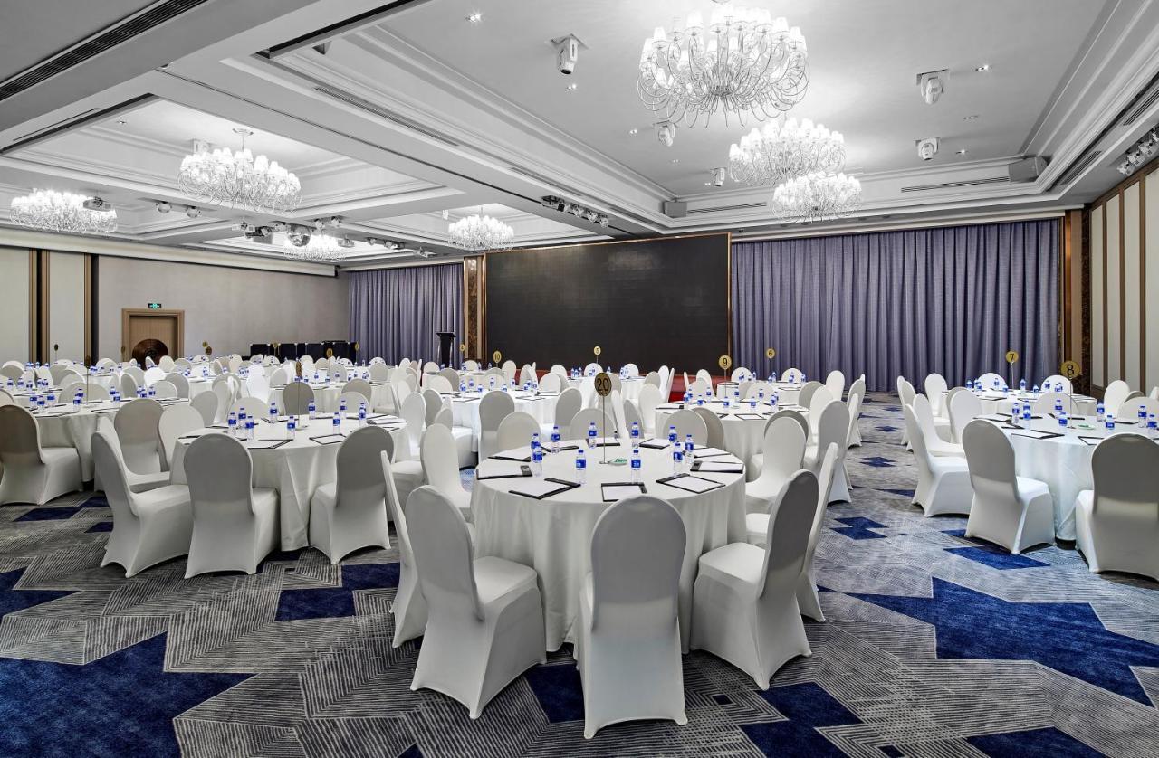 Evergreen Laurel Hotel, Hotel