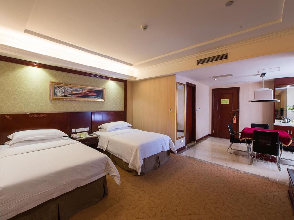 Vienna Hongqiao Airport Center