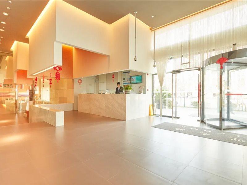 Jinjiang Select Fengxian Baolong Square North Yunhe Road 2*