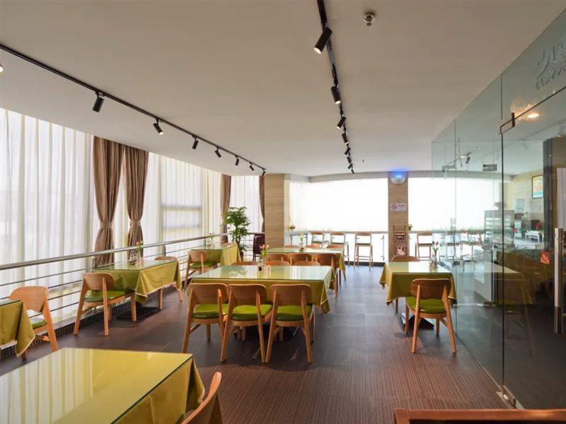 Hotel Jingjiang Caobao Railway Station