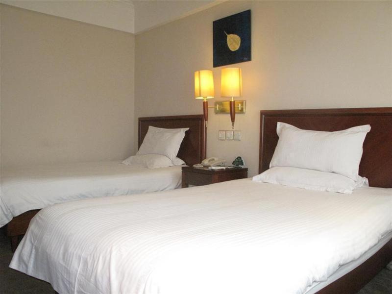 Greentree Nanqiao Middle Renmin Road Express Hotel 2*