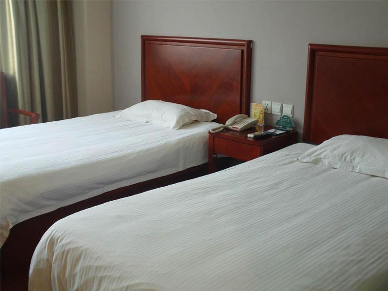 Hotel Greentree Nanqiao Middle Renmin Road Express 2*