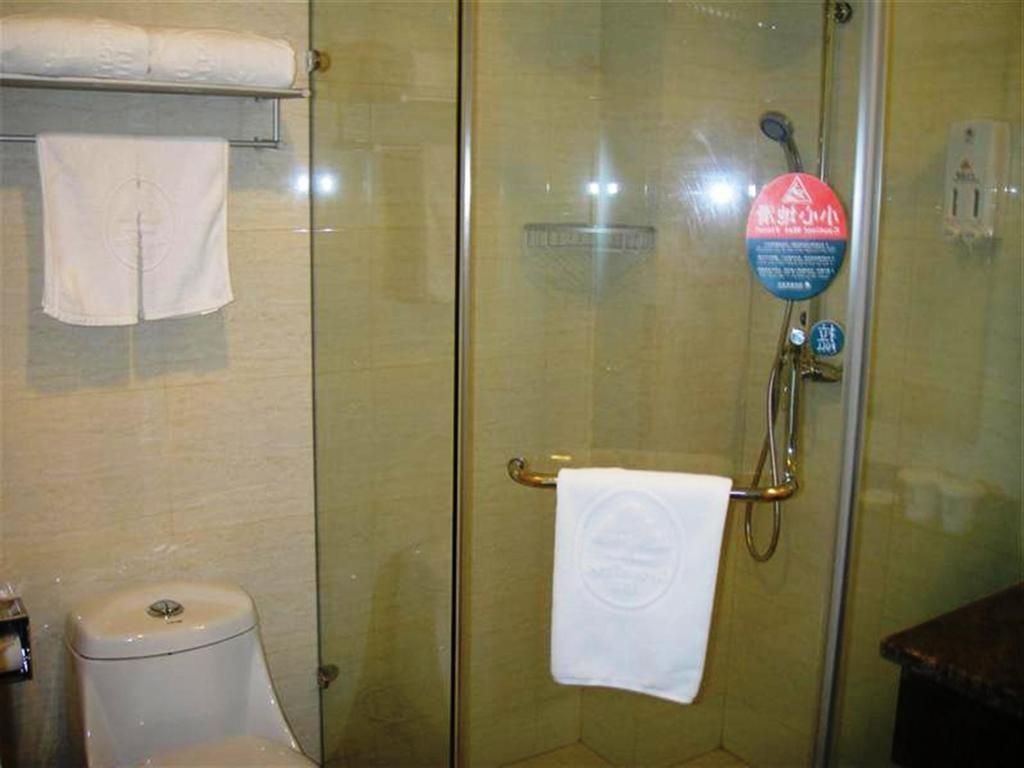 Hotel Greentree Pudong Airport Chuansha Express 3*