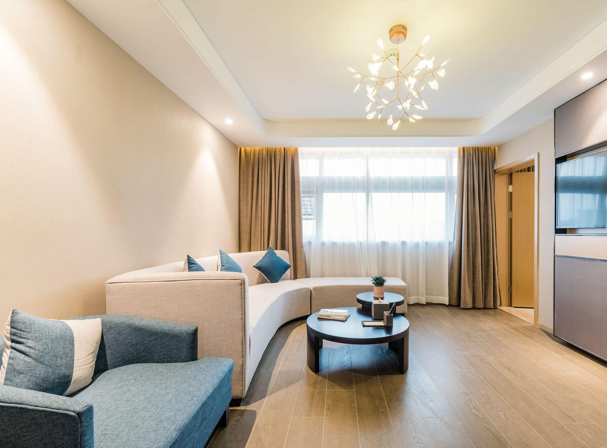 Atour New International Expo Center 4*