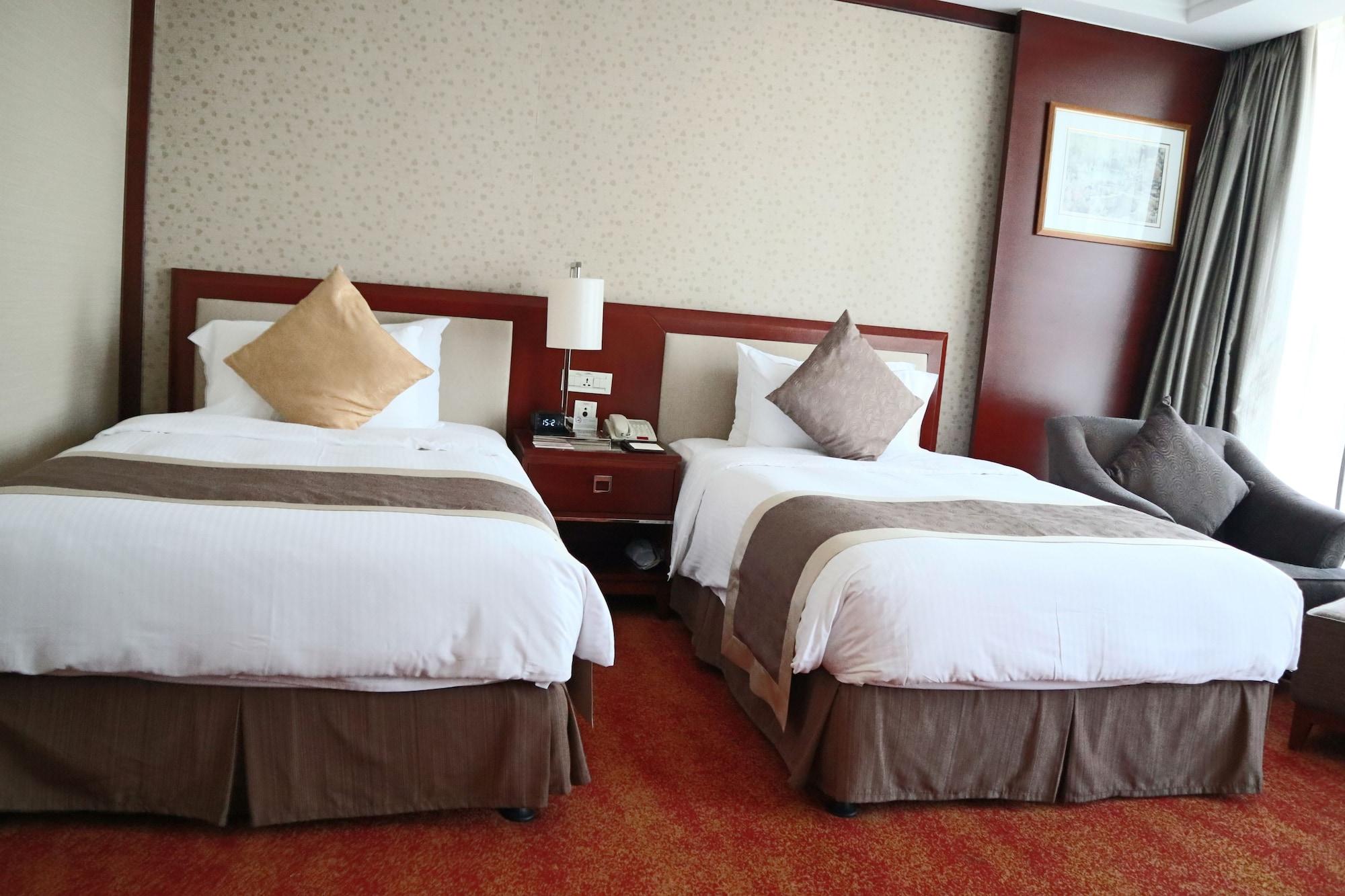 - Nanjing Road Hotel 4*