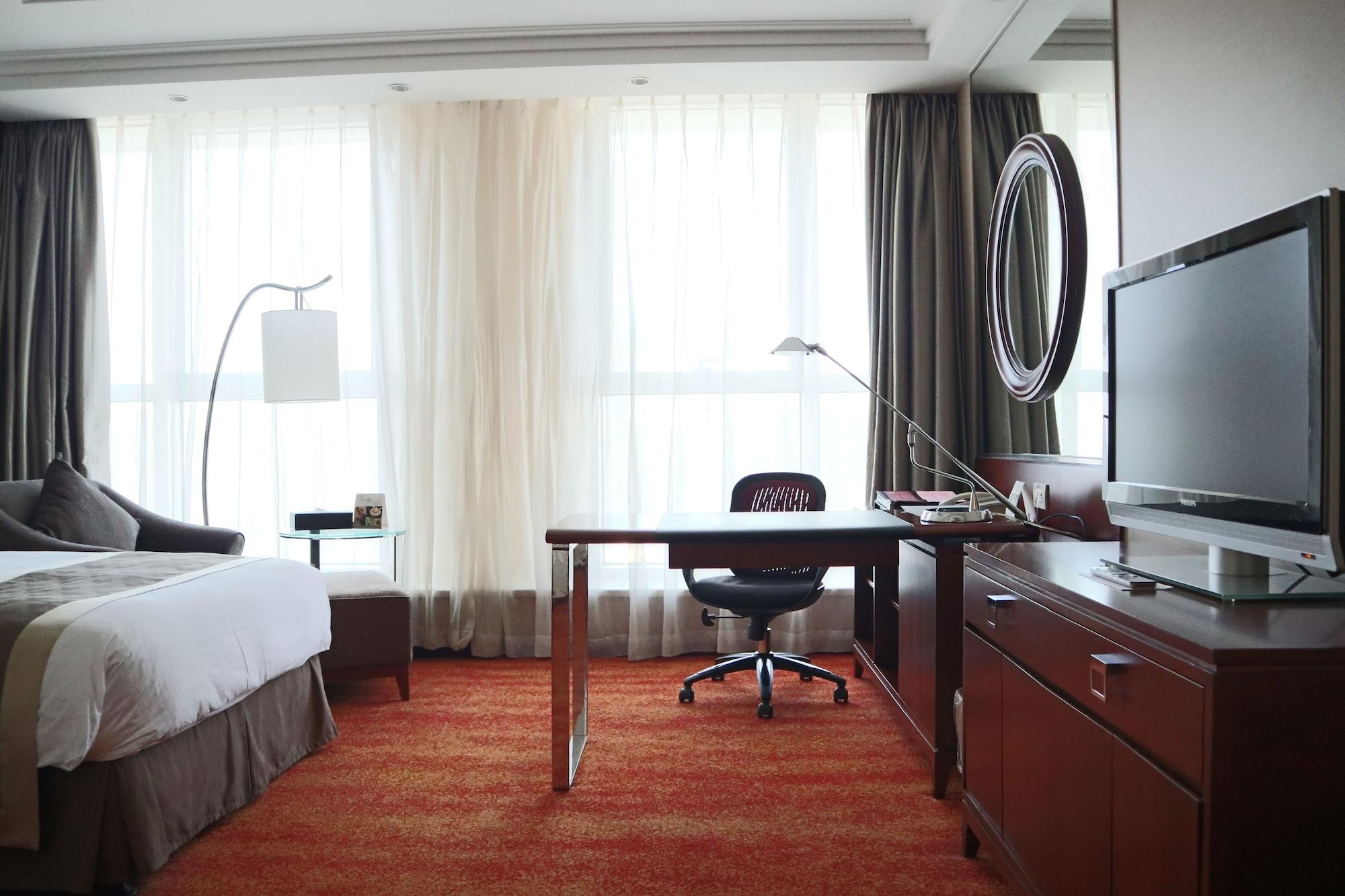 - Nanjing Road Hotel 4*