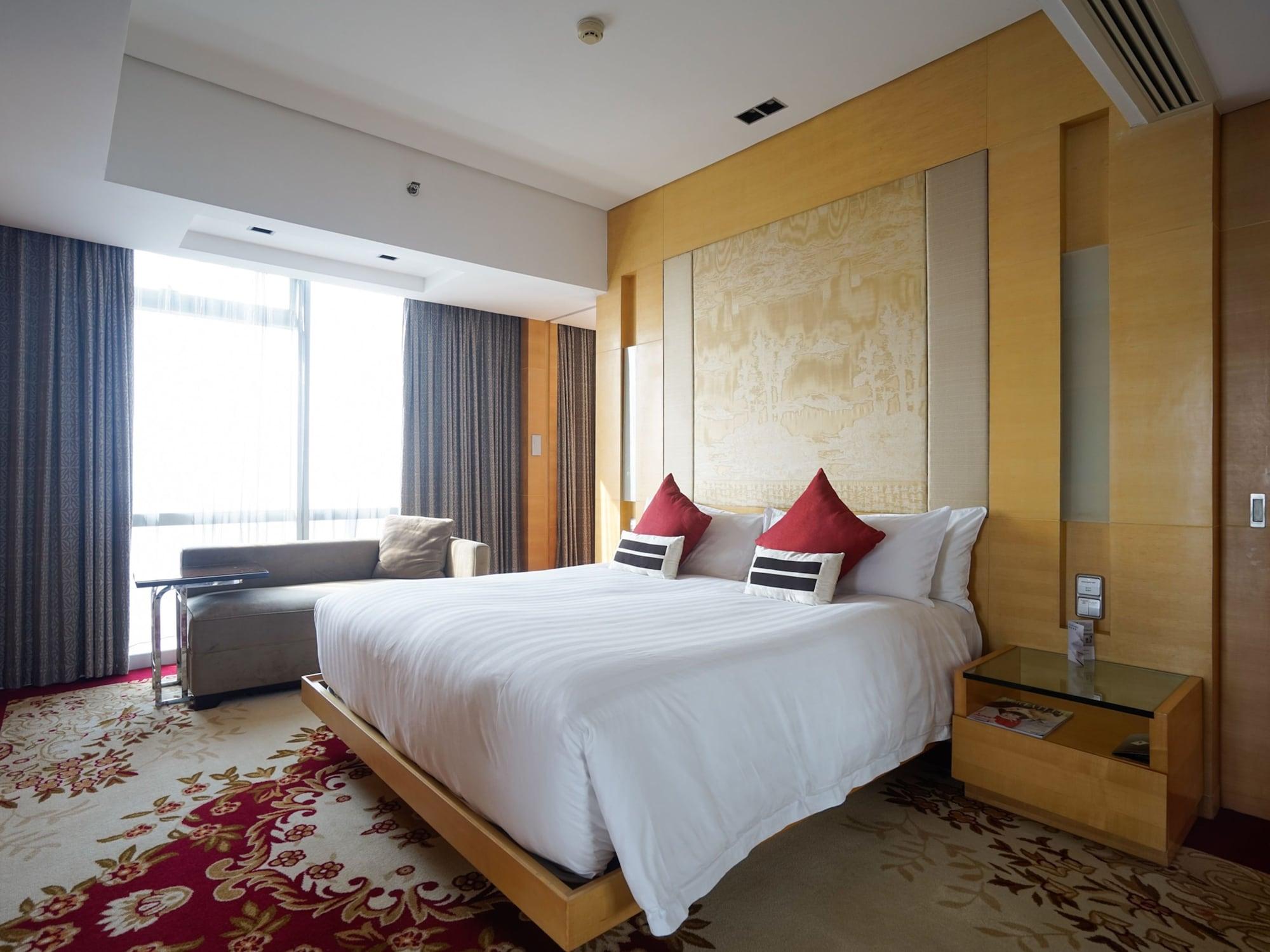 The Longemont Hotel 5*