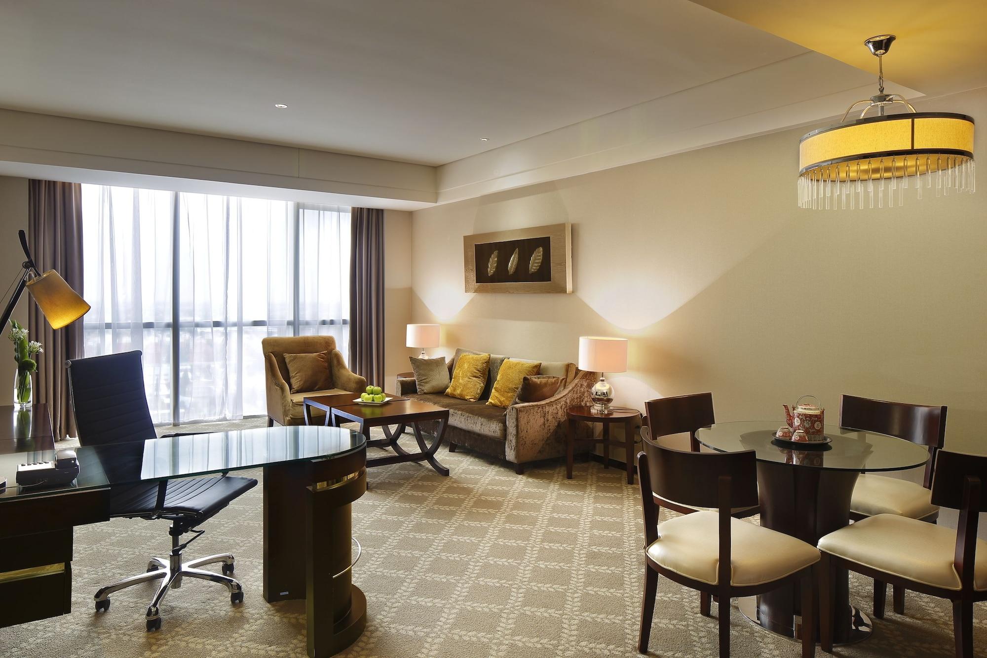 Khách sạn The Qube -close To Pudong International Airport And Disney Land 5*