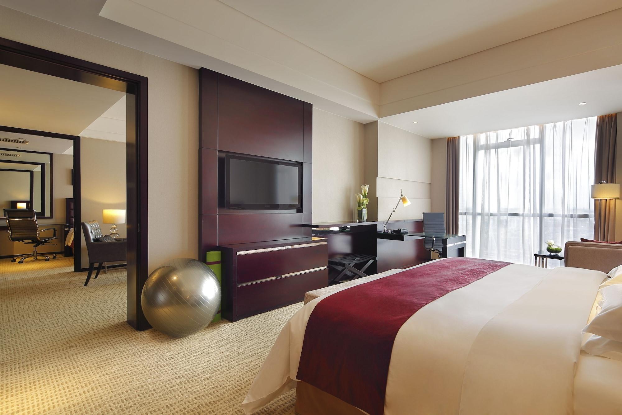 Khách sạn The Qube -close To Pudong International Airport And Disney Land 5*
