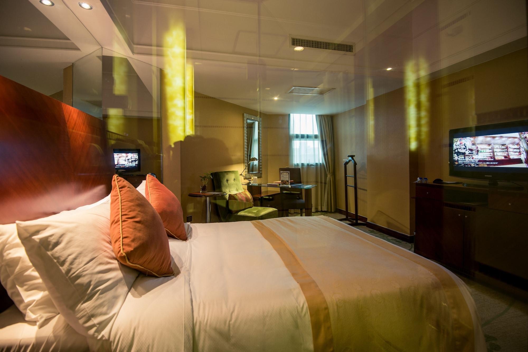 Merry Hotel 4*