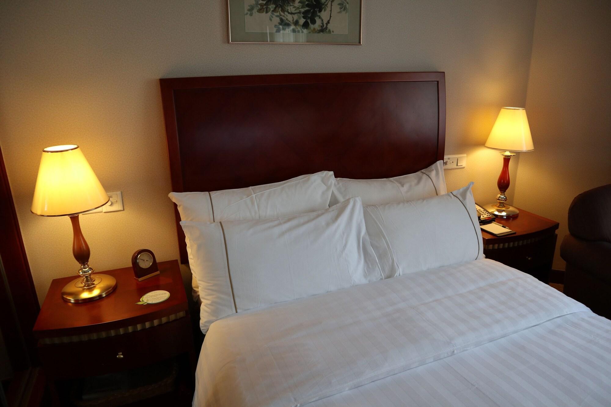 Hotel Jianguo 4*