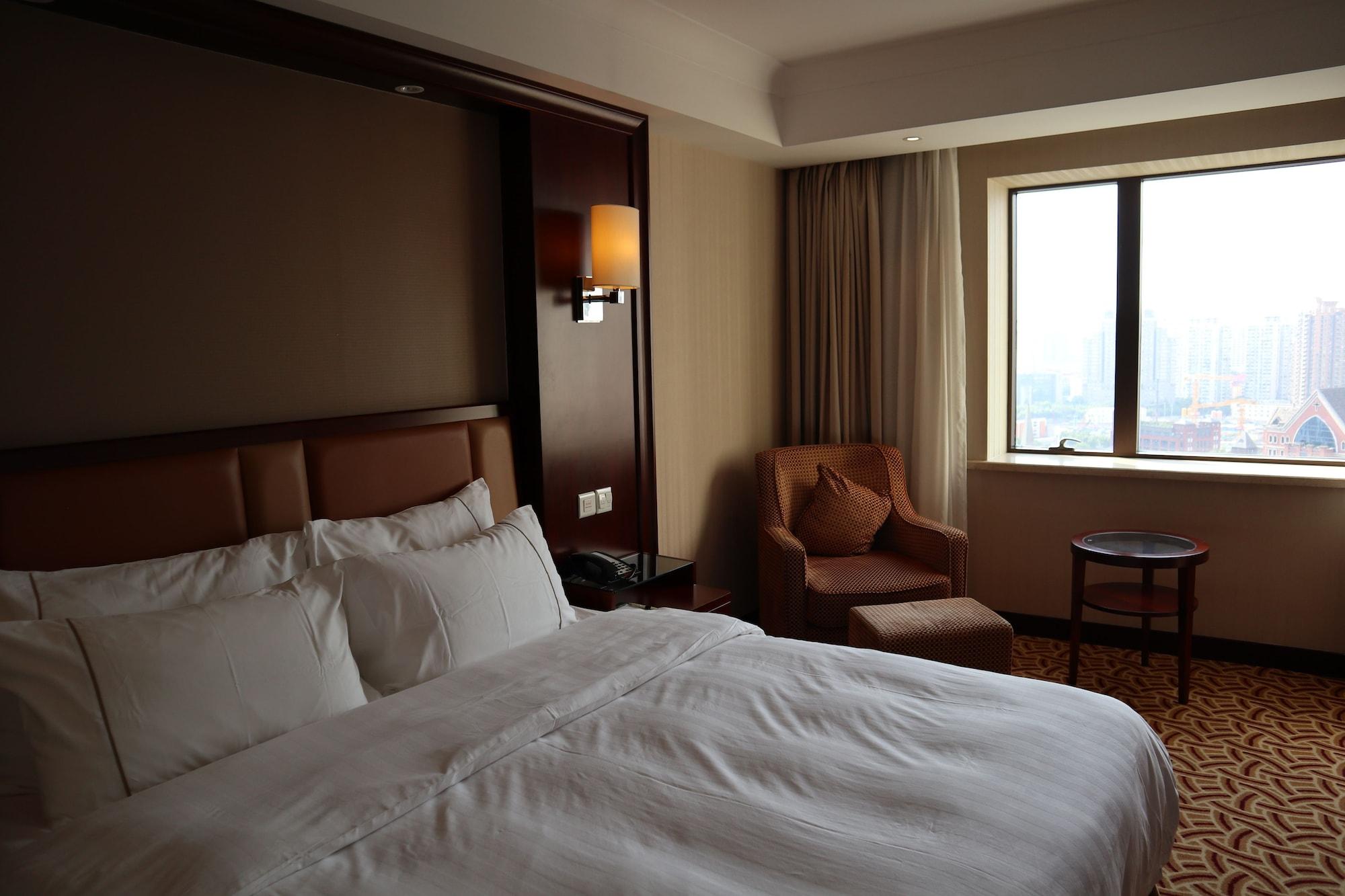 Jianguo Hotel 4*