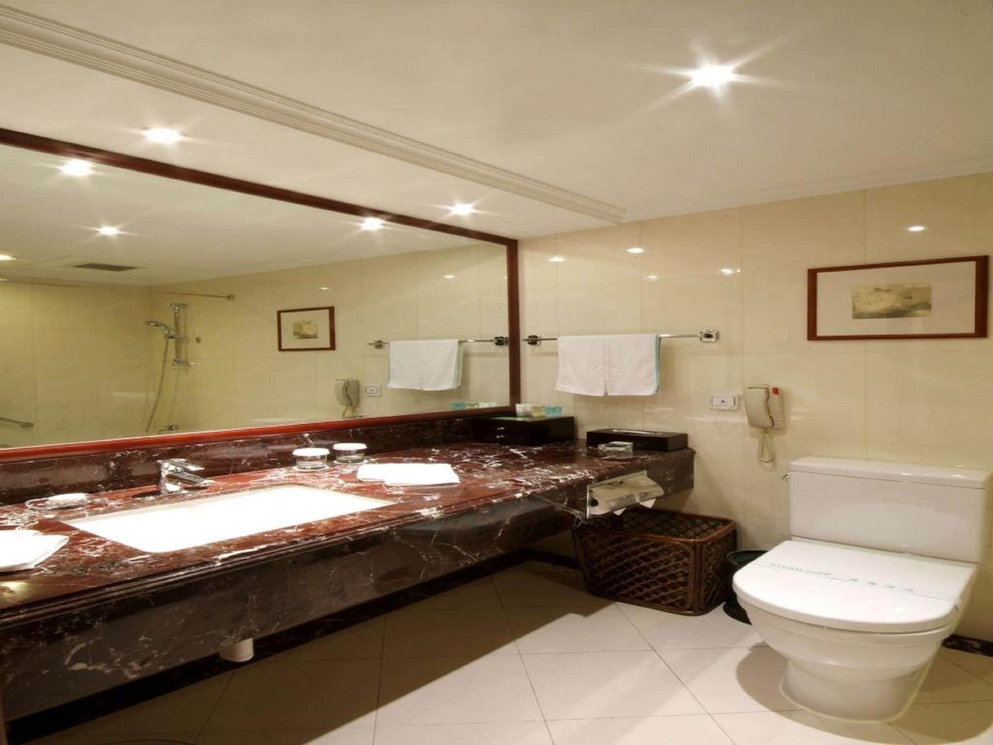Jin Jiang Pine Hotel
