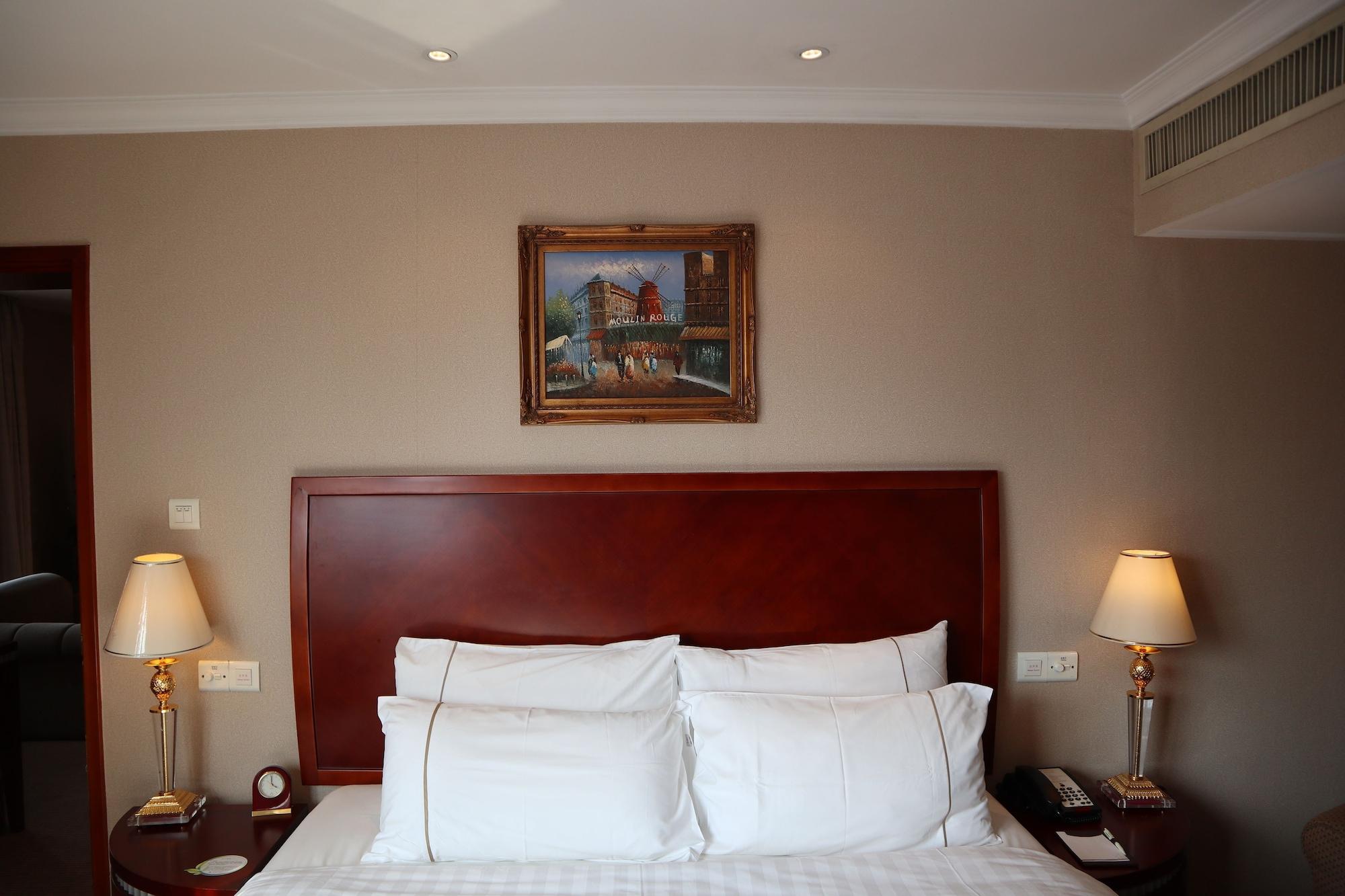Hotel Jianguo 4*