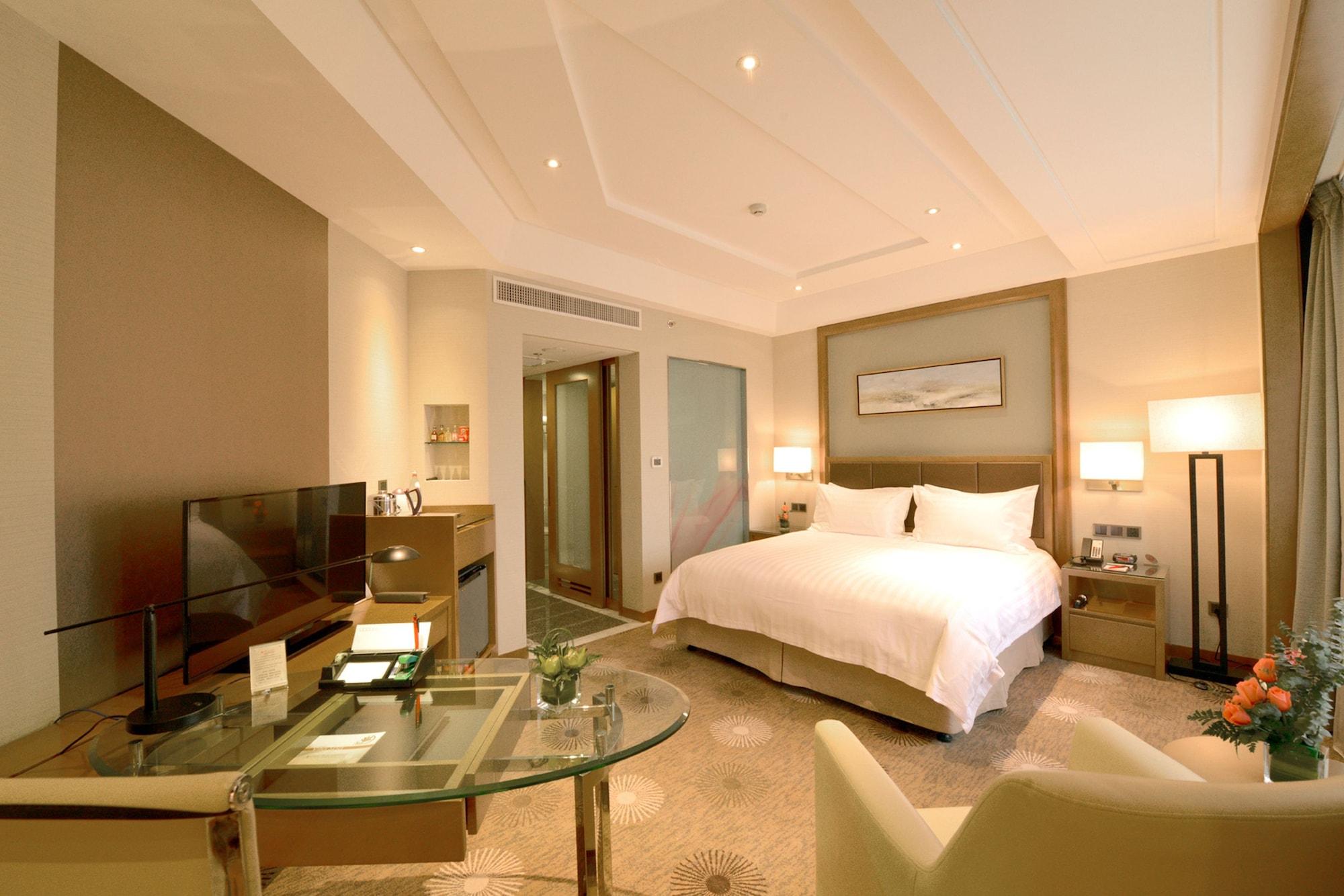 Hotel Ramada Plaza Pudong 4*
