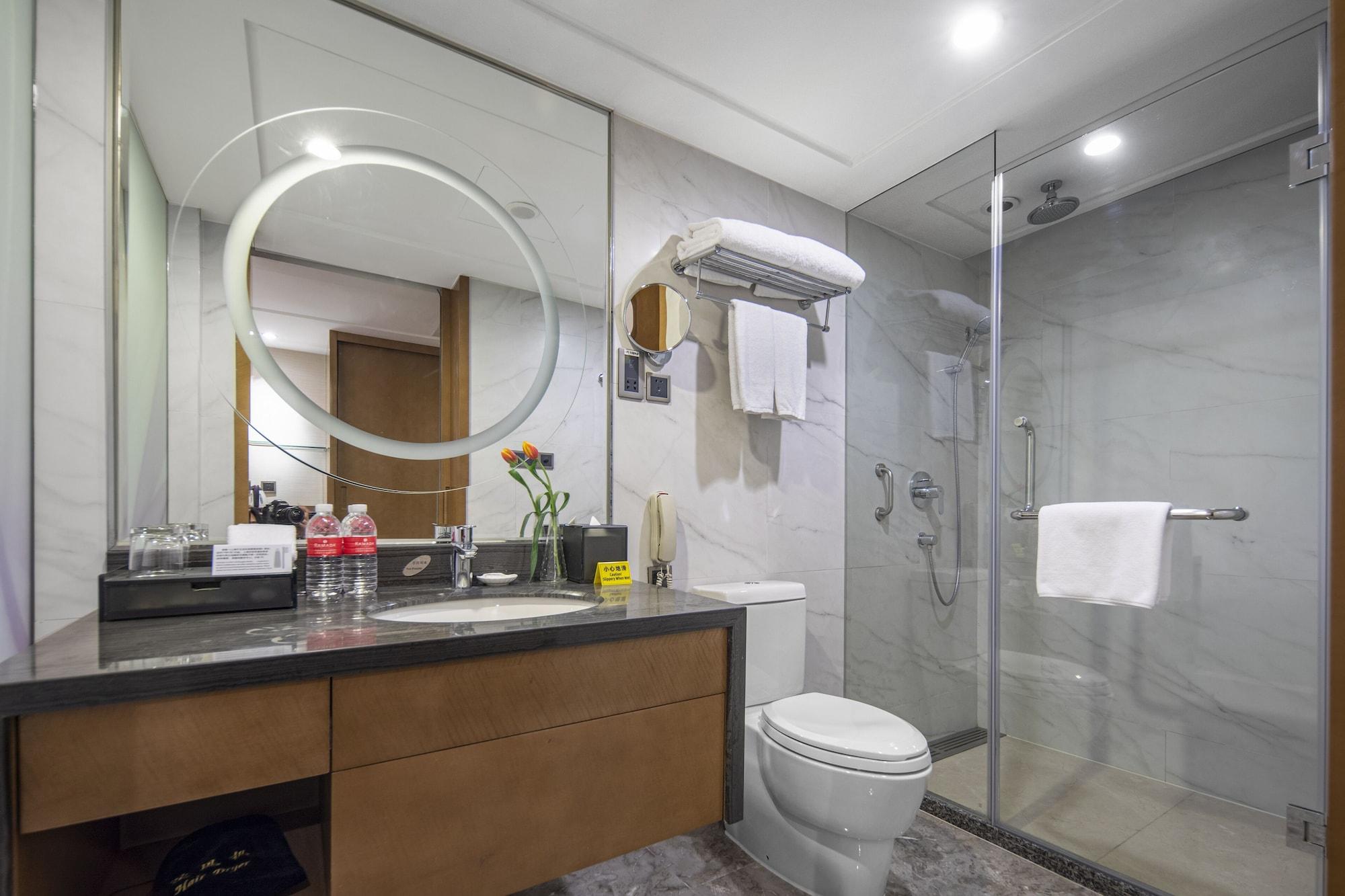 Ramada Plaza Pudong 4*