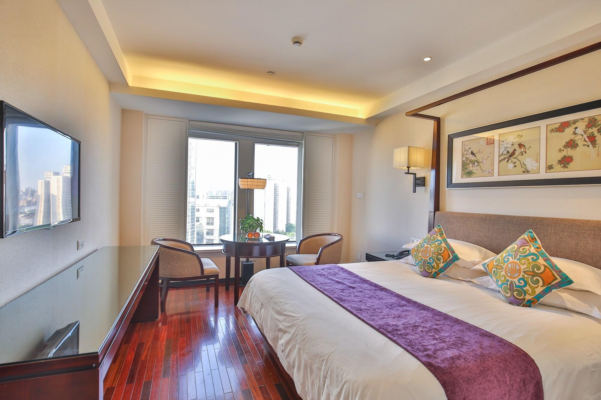 Ssaw Boutique Hongkou Hotel 3*