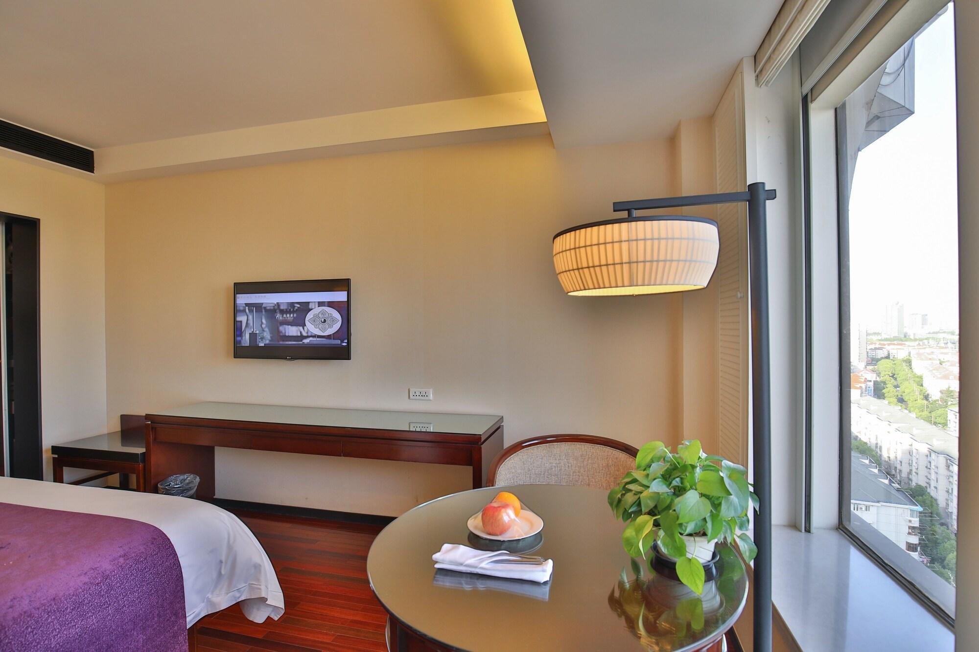 Ssaw Boutique Hongkou Hotel 3*