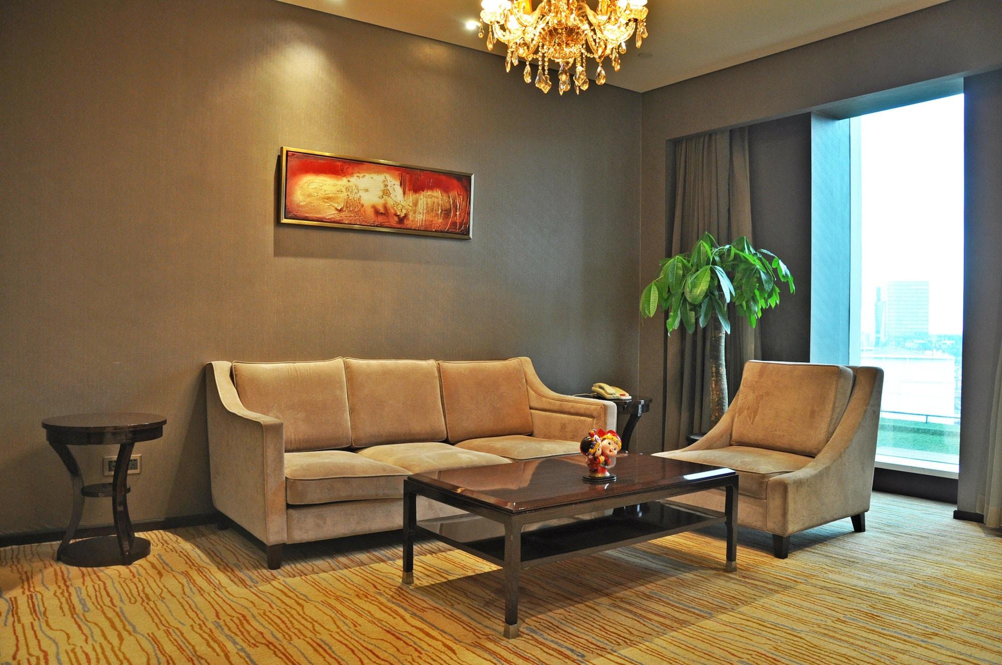Royal International - Pudong International Airport 5*