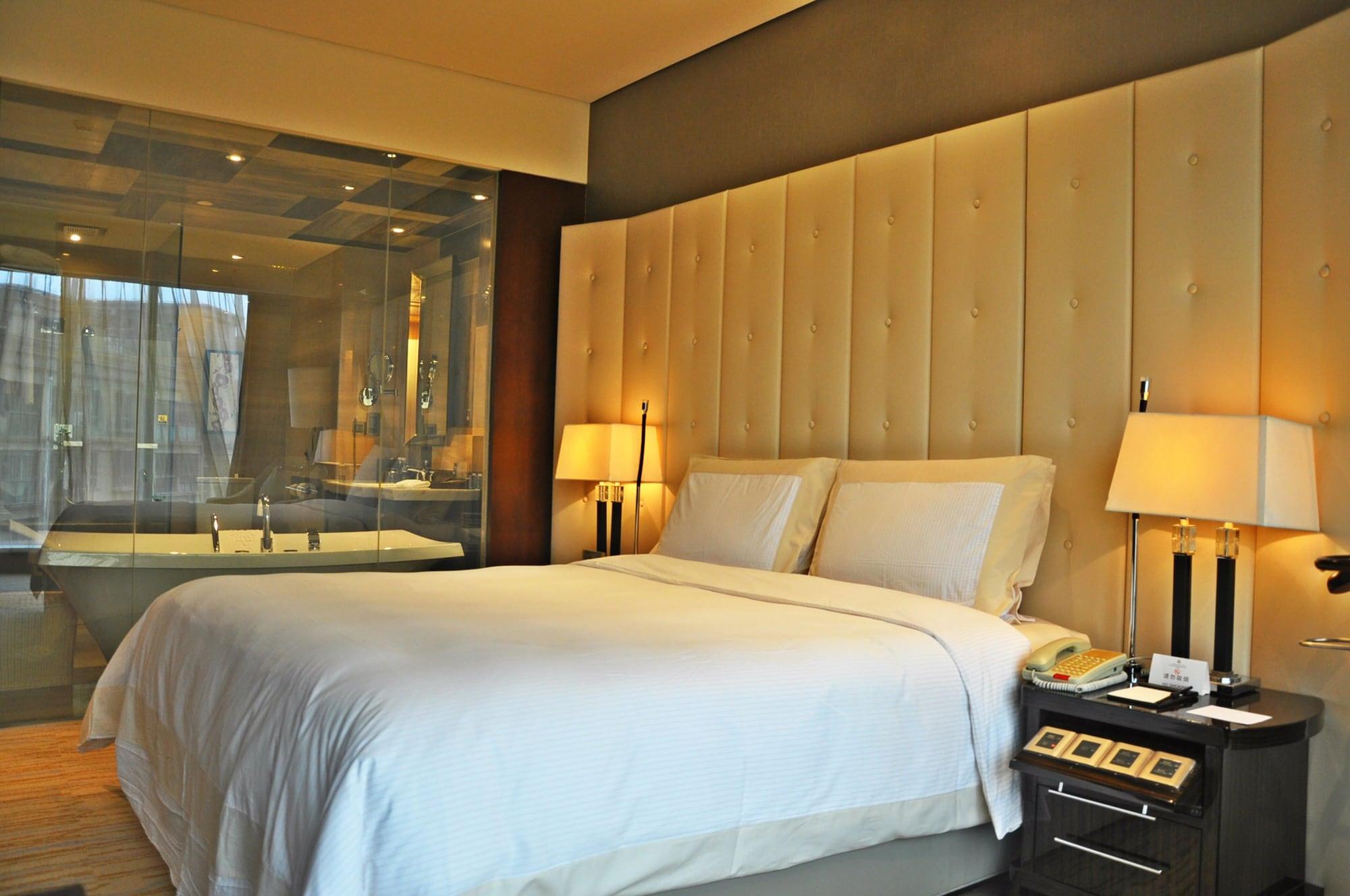 Royal International - Pudong International Airport 5*
