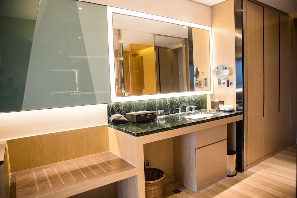 Hotel Radisson Blu Pudong Jinqiao 5*