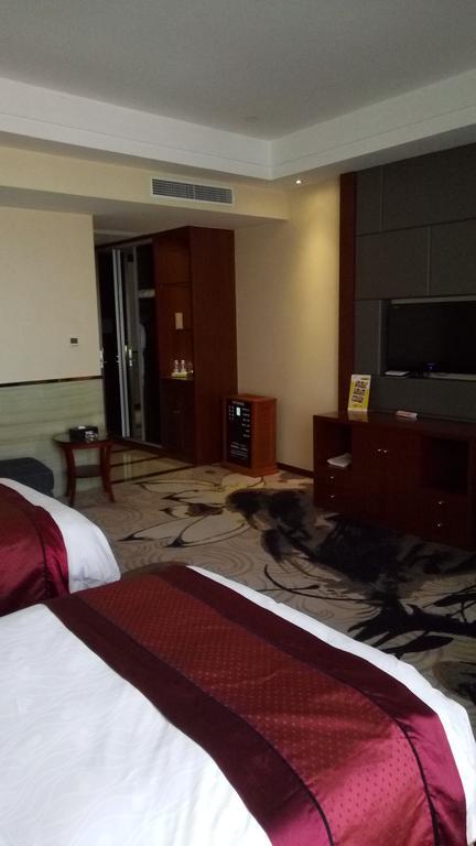 Jinfeng International Hotel 4*