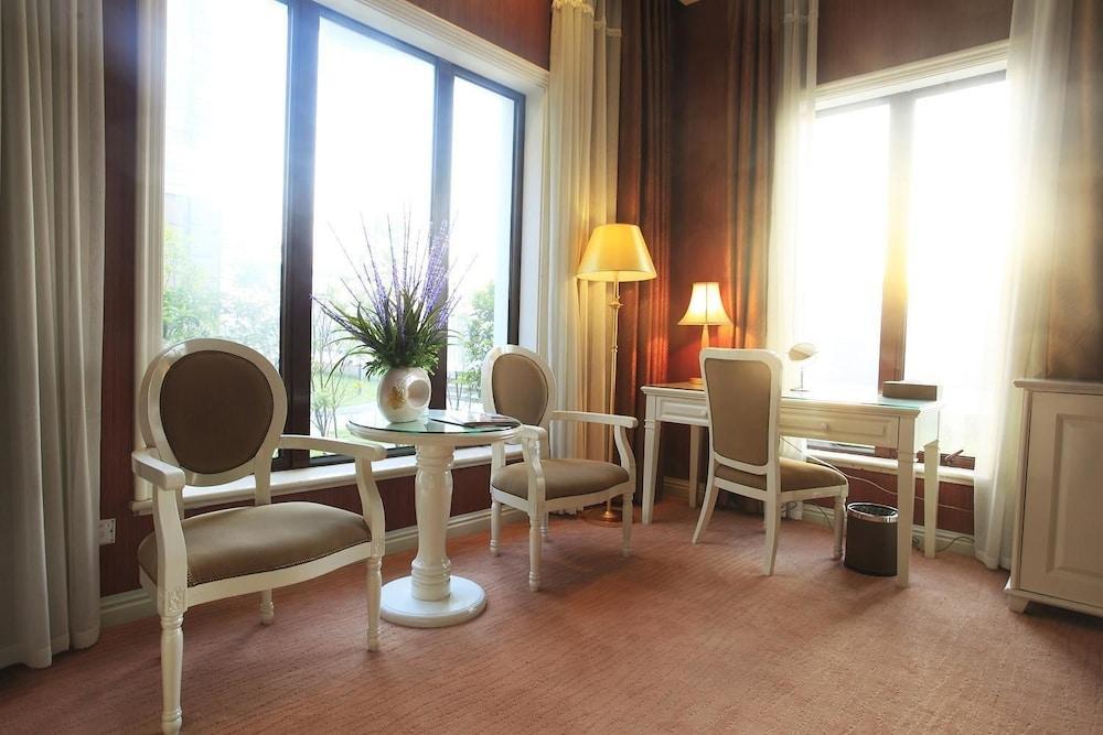 Rongju Lujiazui Aparthotel Shanghai