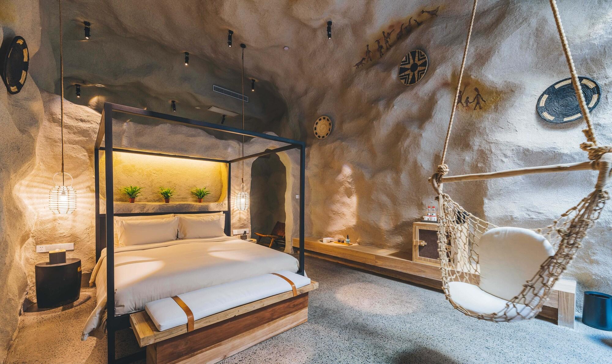 Atour New International Expo Center Hotel 4*